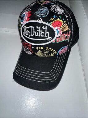 Von Dutch Black & White Graphic Logo Trucker Hat